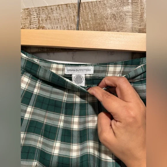 Urban Outfitters Pleated Mini Skirt X Small Green Plaid School Preppy Academia - Picture 11 of 14